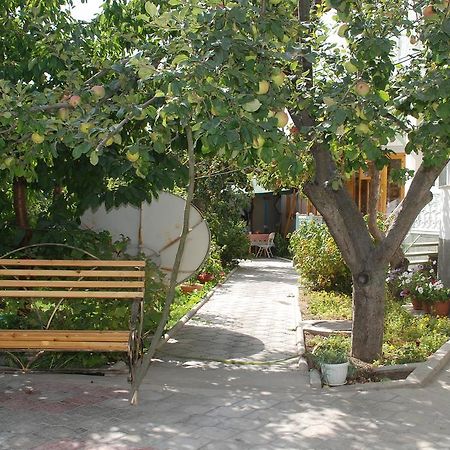 " У Татьяны" Hotel Cholpon-Ata Exterior foto