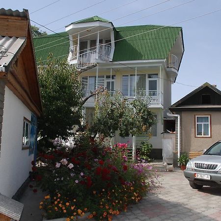 " У Татьяны" Hotel Cholpon-Ata Exterior foto