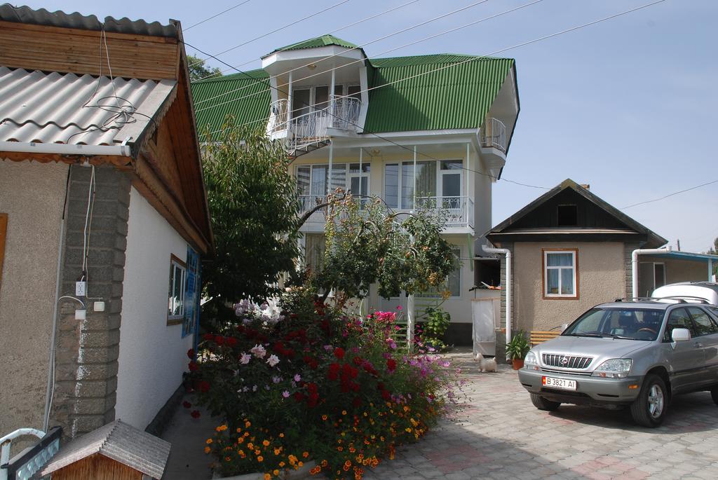 " У Татьяны" Hotel Cholpon-Ata Exterior foto